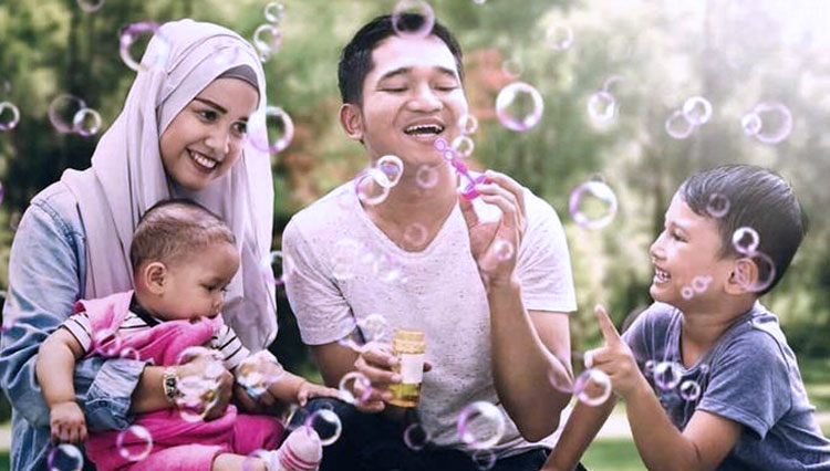 Momentum Ramadan, Ini Kiat Tumbuhkan Rasa Berbagi dan Beramal pada Anak