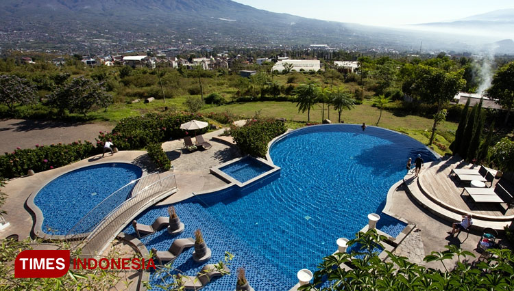Satu-satunya infinity pool tertinggi di daerah Batu bisa dinikmati di AmartaHills Hotel & Resort Batu. (Foto-foto: AmartaHills Hotel and Resort for TIMES Indonesia)