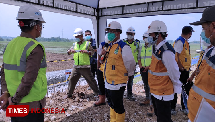 Kunjungan Komisi V DPR RI, Bambang Hermanto ke Waduk Cipancuh. (Foto: Muhamad Jupri/TIMES Indonesia)
