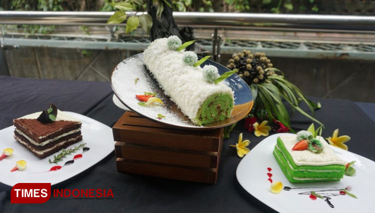 Dessert box and roll cake by ibis Styles Malang are the perfect gifts to give on Eid al-Fitr. (PHOTO: Hotel ibis Styles Malang for TIMES Indonesia)