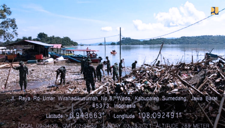 Ilustrasi kegiatan operasi dan pemeliharaan kawasan Waduk Jatigede di Kabupaten Sumedang. (FOTO: Biro Komunikasi Publik Kementerian PUPR RI)