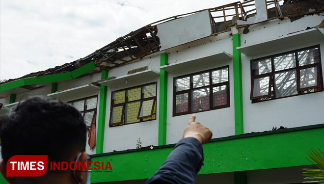 Salah satu bangunan sekolah yang berada di MAN 2 Malang, Turen, Kabupaten Malang mengalami kerusakan akibat gempa. (Foto: Rizky Kurniawan Pratama/TIMES Indonesia)