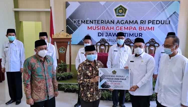 Peduli Gempa Jawa Timur, Kemenag RI Serahkan Bantuan Sebesar Rp325 Juta di Malang