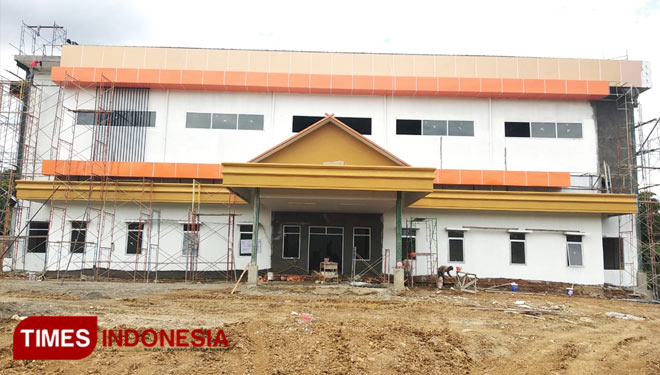 Pembangunan Gedung Olahraga (GOR) dibangun bersumber dari CSR PT BA berlokasi di Keban Agung, penggunaannya multifungsi bakal segera diresmikan (Foto: Asnadi/TIMES Indonesia)
