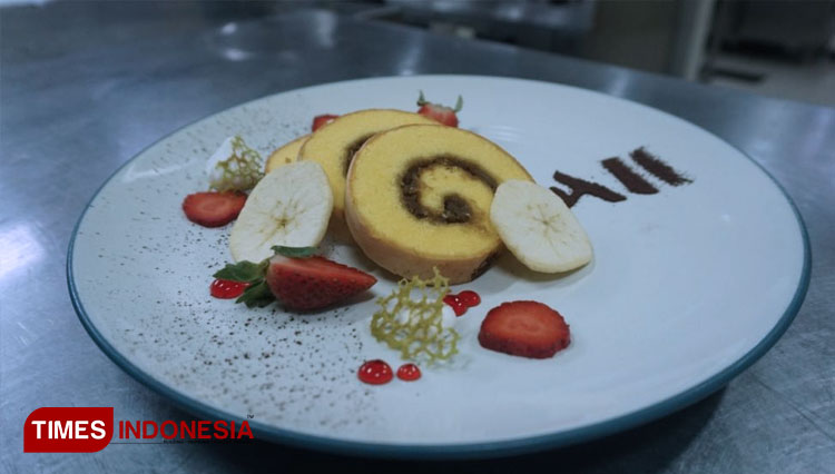 Kue roll apel yang diproduksi oleh Hotel ibis Styles Malang dapat dinikmati dengan teh herbal lokal dari Totea & Kopi, mitra UMKM. (Foto-foto: Hotel ibis Styles Malang for TIMES Indonesia)