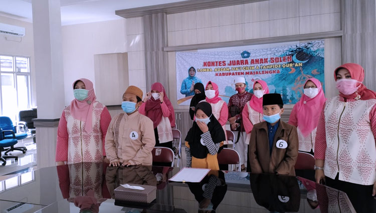 Tiga santri Majalengka mengikuti seleksi di ajang kontes juara anak sholeh di gedung TP PKK Kabupaten Majalengka. (Foto: Diskominfo Majalengka for TIMES Indonesia)