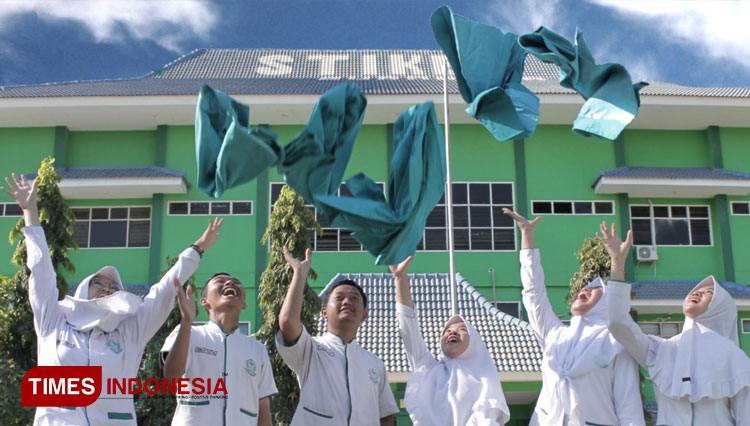 Ingin mendapatkan pendidikan berkualitas, SMK Kesehatan Surabaya memiliki proses pendidikan yang menunjang penciptaan tenaga kesehatan profesional. (Foto-foto: SMK Kesehatan Surabaya for TIMES Indonesia)
