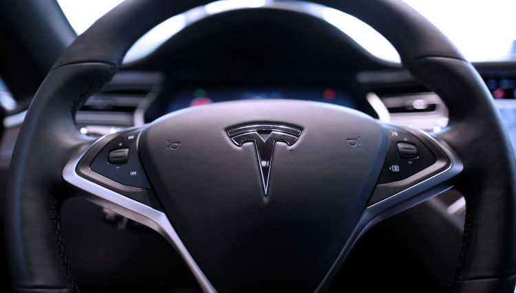 Ilustrasi: Logo Tesla. (Foto: Kim Hong-Ji/Reuters)