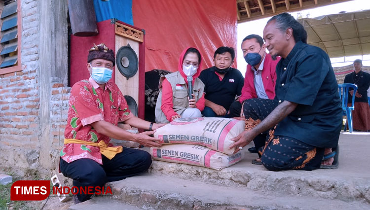 DPD PDI Perjuangan Jatim Bantu Pura di Kabupaten Blitar