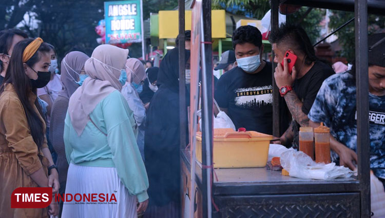 Suasana pasar takjil di kawasan Soekarno Hatta Kota Malang. (Foto: Dok. TIMES Indonesia)