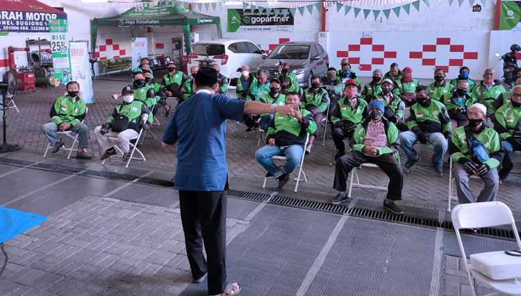 Acara pembekalan dan berbagi YDSF Malang bersama para driver Gojek Malang. (Foto: YDSF for TIMES Indonesia)