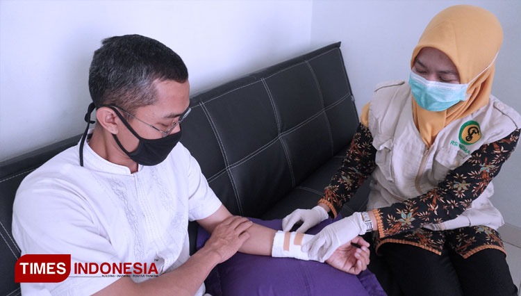 Salah satu kegiatan Home Care RSI Unisma. (FOTO: AJP TIMES Indonesia)