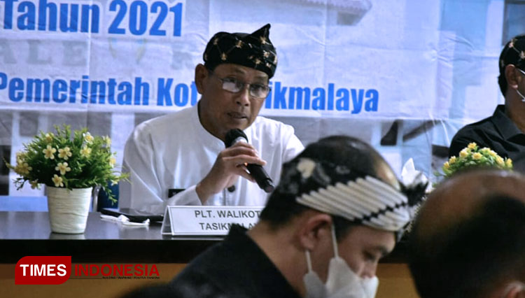 Plt Wali Kota Tasikmalaya memberikan pengarahan pada acara Ekspose kinerja tahun 2020 Dinas Penanaman Modal Terpadu Satu Pintu (DPMPTSP) Kota Tasikmalaya (FOTO: Harniwan Obech/TIMES Indonesia)