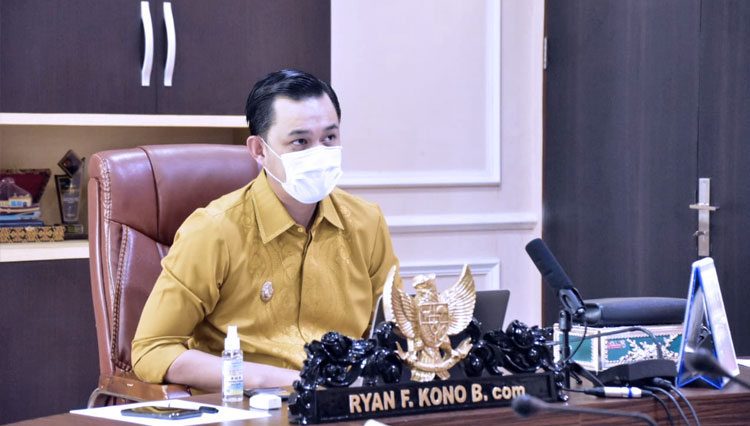 Wakil Wali Kota Gorontalo, Ryan Kono saat mengikuti rapat Forum Komunikasi Pimpinan Daerah (Forkopimda) yang dilakukan Pemerintahan Provinsi Gorontalo melalui Virtual (FOTO: Humas Pemkot Gorontalo) 