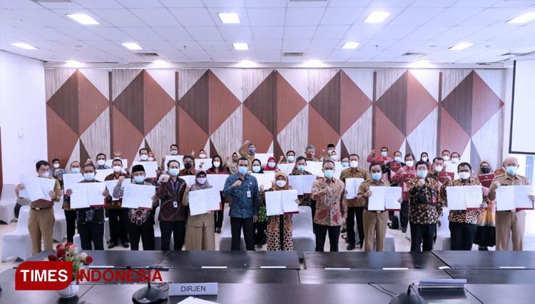 Dirjen Dukcapil Kemendagri RI Zudan Arif Fakhrulloh (tengah). (FOTO: Dok. Dukcapil Kemendagri for TIMES Indonesia).