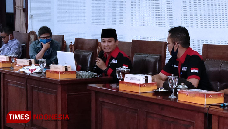 Ketua GMPK Malang Raya Abdul Aziz (tengah) dalam sebuah acara. (FOTO: Naufal Ardiansyah/TIMES Indonesia)