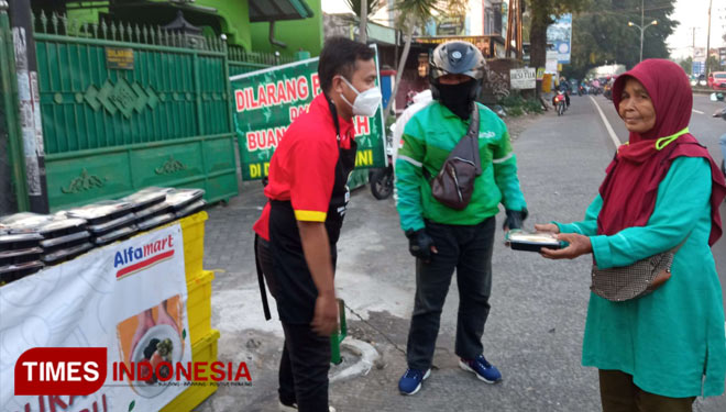 Alfamart dan Bebelac Ramadan Berbagi, Tebar Nasi Kotak untuk Buka Puasa
