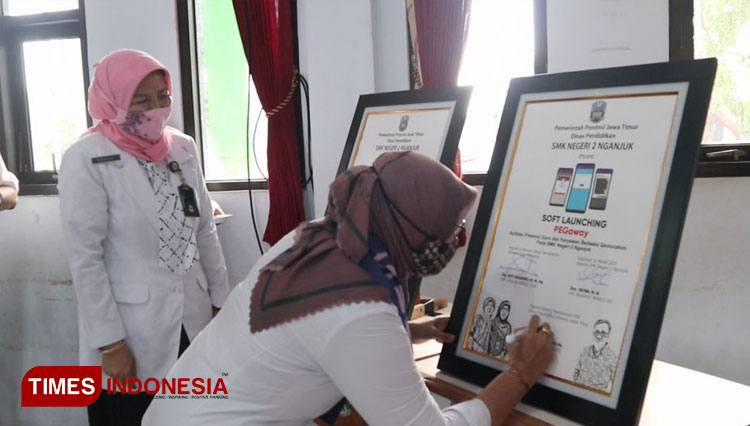 Acara Pembinaan Guru dan Tenaga Kependidikan (GTK) oleh Kepala Pembinaan GTK Dinas Pendidikan Provinsi Jawa Timur, Suhartatik SPd MPSi di ruang Aula SMK Negeri 2 Nganjuk (Foto-foto: SMK Negeri 2 Nganjuk for TIMES Indonesia)