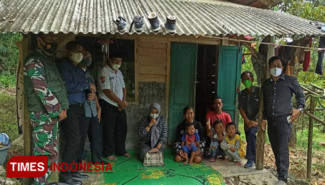 Cerita Sedih Satu Keluarga Asal Majalengka Terpaksa Tinggal di Kebun