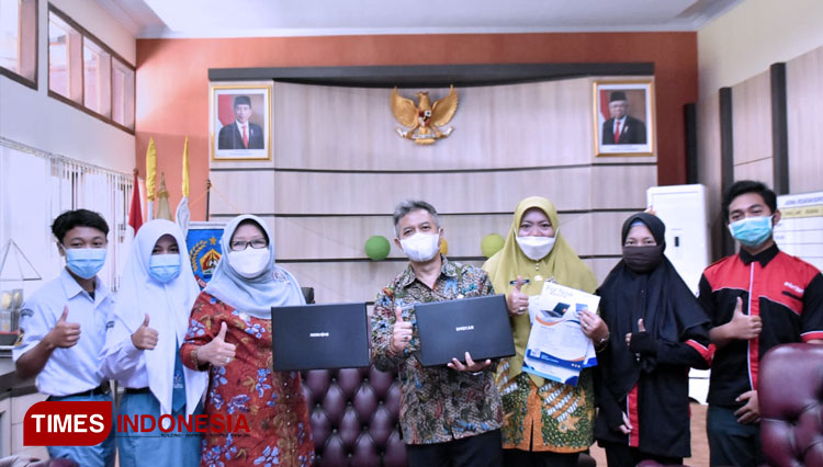 SMK-di-Tegal-memiliki-kemampuan-merakit-laptop-3.jpg