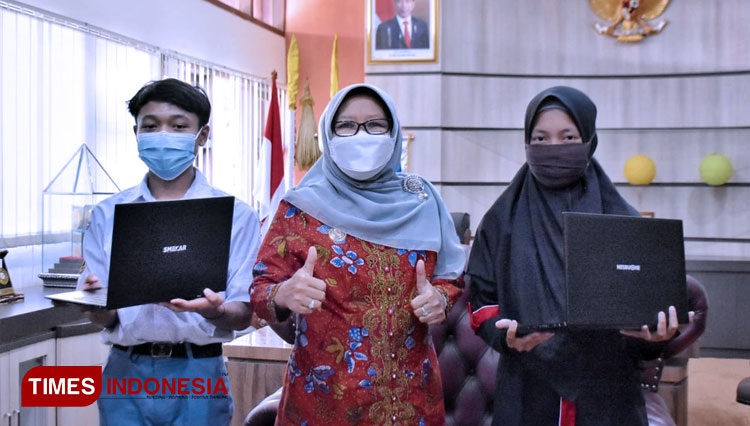Siswa SMK di Tegal memiliki kemampuan merakit laptop. (FOTO: Cahyo Nugroho/TIMES Indonesia)