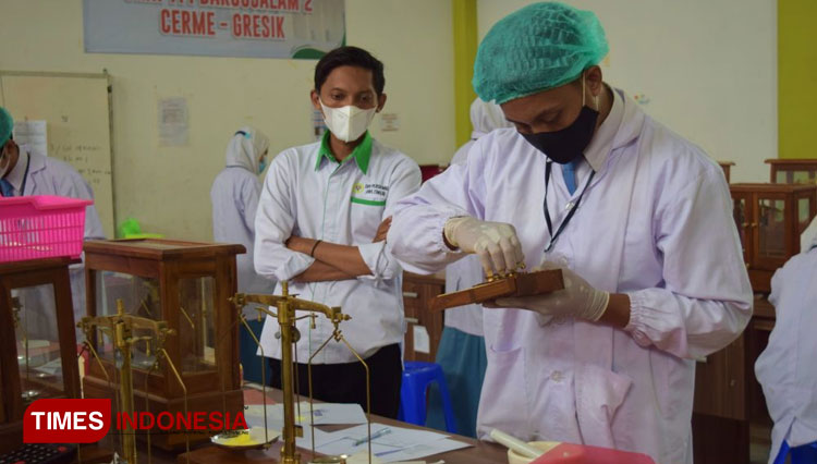 Pelaksanaan Uji Sertifikasi Kompetensi (USK) di laboratorium kesehatan SMK YPI Darussalam 2 Cerme, Gresik.(Foto-foto: SMK YPI Darussalam 2 Cerme for TIMES Indonesia)