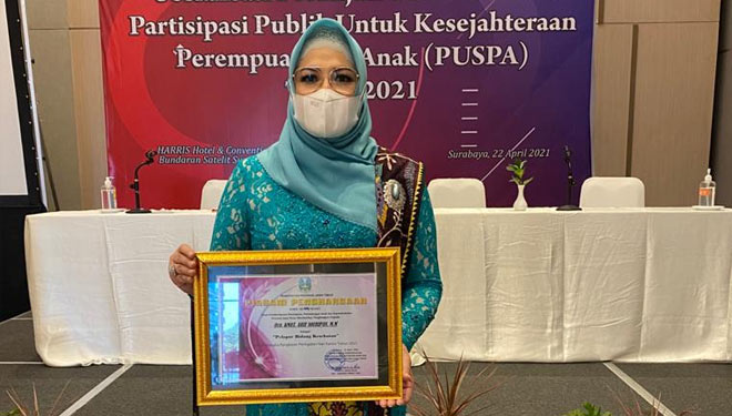 Arie Soeripan Terima Anugerah Perempuan Pelopor Bidang Kesehatan dari DP3AK Jatim