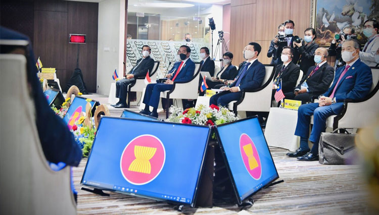 Para pemimpin negara ASEAN termasuk Myanmar dan perwakilan yang hadir pada KTT ASEAN di Jakarta. (Foto-foto: BPMI Setpres/Laily RE)
