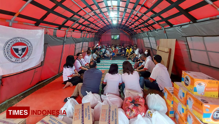 Diterima perangkat Desa Gunungsari, IHGM Malang Raya berdialog langsung menampung berbagai keluh kesah para pengungsi. (Foto-foto: IHGM Malang Raya for TIMES Indonesia)
