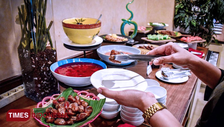 Fruits and cocktails served at Noormans Hotel Semarang. (Photographs; Noormans Hotel Semarang for TIMES Indonesia)