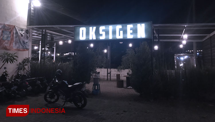Tampak depan Oksigen Cafe. (Foto: Ratu Bunga/TIMES Indonesia) 