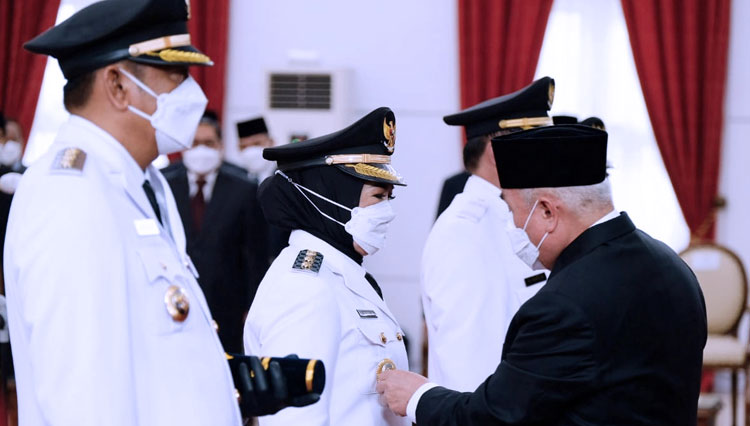 Gubernur Kaltim, Isran Noor melantik Basri Rase - Najirah di Odah Etam Samarinda (Foto: Humas Pemkot Bontang)
