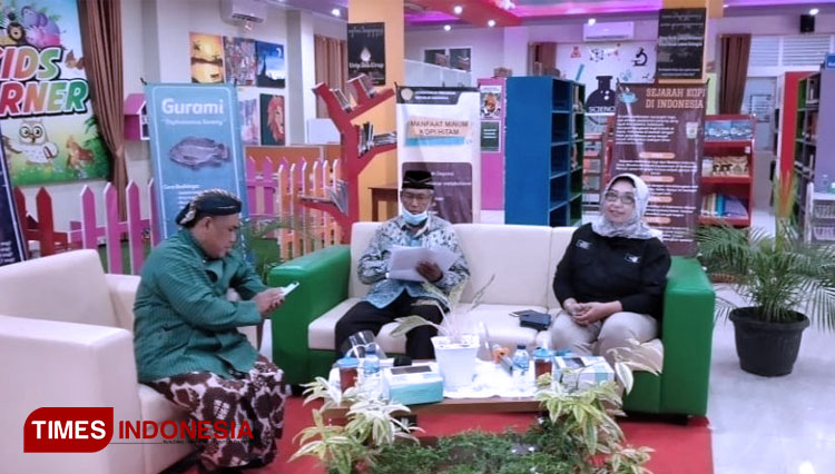 ruang-Perpustakaan-yang-biasa-untuk-live-talkshow.jpg