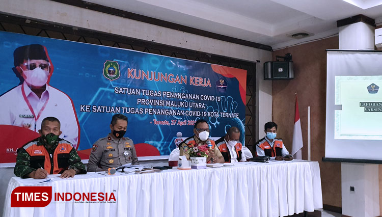 Sekretaris Daerah Samsuddin A Kadir memimpin Rapat Satgas Penanganan Covid-19 Provinsi dengan Kota Ternate. (Foto: Wahyudi Yahya/TIMES Indonesia)