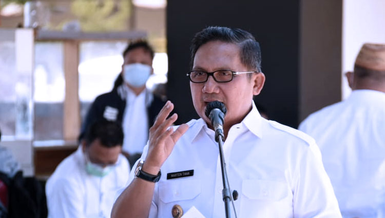 Wali Kota Gorontalo, Marten Taha saat memberikan sambutan di acara pencanangan Progam Cash For Work (CFK) atau padat karya tunai dan bantuan pemerintah untuk masyarakat (BPM) Reguler Tahun Anggaran 2021. (Foto: Humas Pemkot Gorontalo)