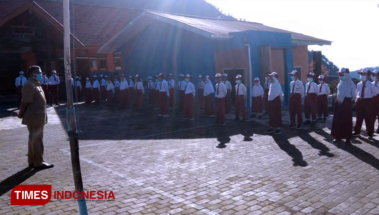 Sejumlah sekolah di Kabupaten Probolinggo sudah menggelar PTM sejak awal pekan lalu. (FOTO: Happy/TIMES Indonesia)
