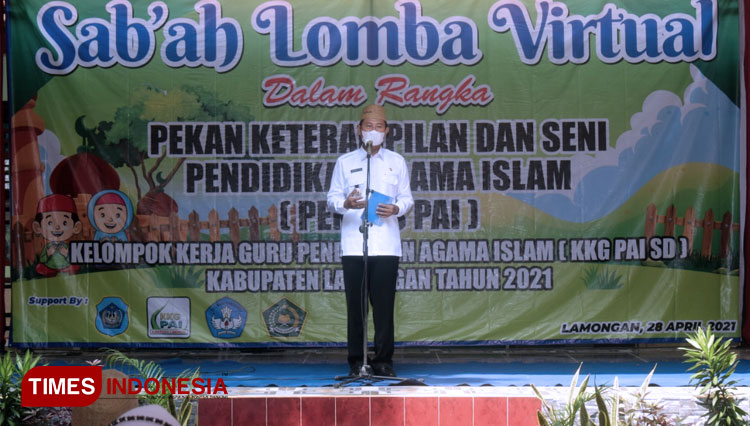 Bupati Lamongan Yuhronur Effendi membuka Sab’ah Lomba Virtual yang diselenggarakan KKG PAI Lamongan di SDN 4 Made, Rabu (28/04/2021), (FOTO: Moch. Nuril Huda/TIMES Indonesia) 