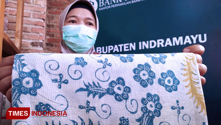 Salah satu kain batik Indramayu yang menggunakan teknik complongan. (FOTO: Muhamad Jupri/TIMES Indonesia)