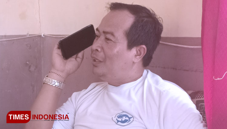 Kepala Cabang PT Harta Samudra Morotai, I Made Malihartadana dan Tol Laut Nusantara 3. (Foto: Abdul H Husain/TIMES Indonesia)