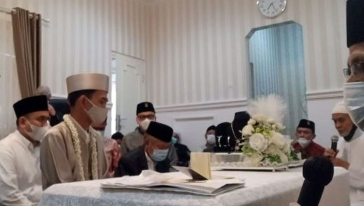 Prosesi pernikahan Ustaz Abdul Somad dengan Fatimah (Foto : Dok. Kepala KUA Peterongan Jombang )