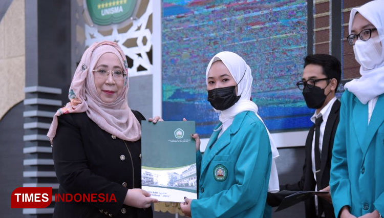 Prosesi yudisium kelulusan Mahasiswa FEB Unisma Malang. (FOTO: AJP TIMES Indonesia)