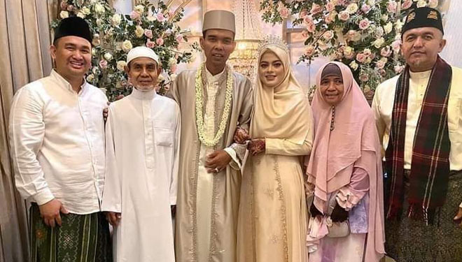 Momen Ustaz Abdul Somad (UAS) menikah dengan gadis Jombang, Jawa Timur, Fatimah Az Zahra Salim. (FOTO: Dok Instagram Ustaz Abdul Somad)