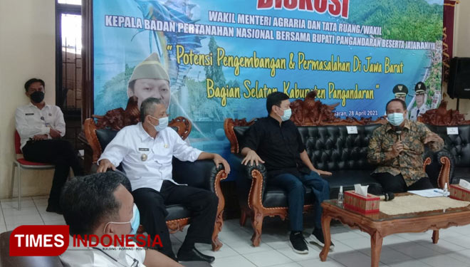 Kunjungan Wakil Menteri ATR BPN Surya Tjandra ke Pemkab Pangandaran. (Foto: Syamsul Ma'arif/TIMES Indonesia)