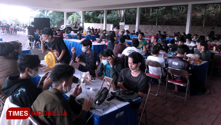 Para peserta game online PUBG Mobile dan Mobile Legends pada saat mengikuti IESPA Ramadan Cup 2021. (FOTO: Arip Ripaldi/TIMES Indonesia)