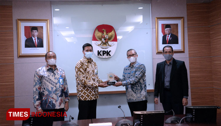 Pimpinan KPK dan BPJAMSOSTEK ramah tamah usai melakukan audiensi tentang Inpres Nomor 2 Tahun 2021. (FOTO: Humas BPJAMSOSTEK for TIMES Indonesia)