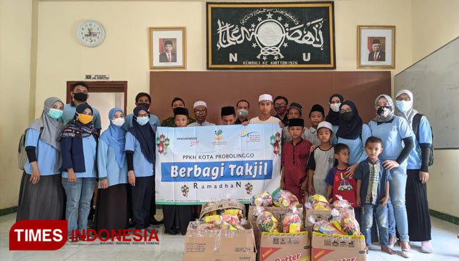 Datangi Panti Asuhan NU, SDM PKH Kota Probolinggo Bagikan Snack