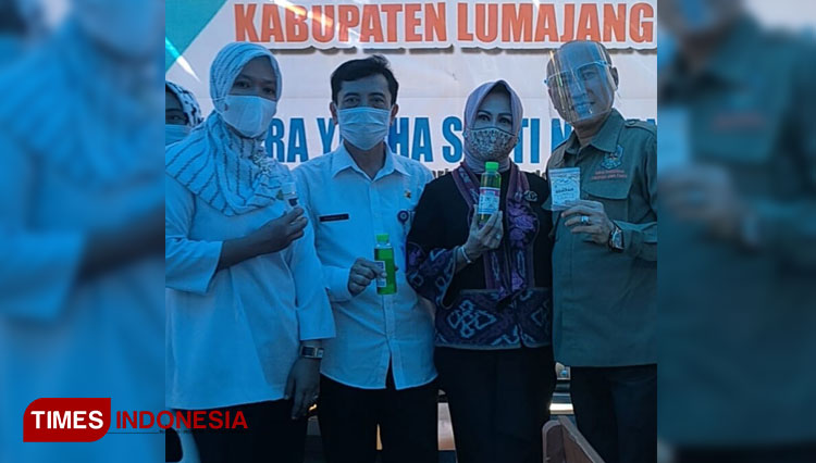 Stan pameran hasil karya SMK Wira Yudha Sakti Nusantara Lumajang dihadiri Kepala Dindik Jatim Dr Ir Wahid Wahyudi MT. (Foto-foto: SMK Wira Yudha Sakti Nusantara for TIMES Indonesia)