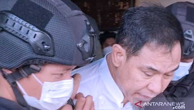 Penangkapan Munarman, mantan Sekretaris Umum FPI yang diduga terlibat baiat teroris di Jakarta, Makassar dan Medan. (Foto: Antara News)