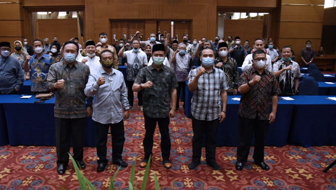 Bupati Bandung Dadang Supriatna saat Workshop Pimpinan dan Anggota DPRD Kab Bandung di Hotel Savoy Homann Bandung, Sabtu (1/5/21). (FOTO: Humas Pemkab for TIMES Indonesia)