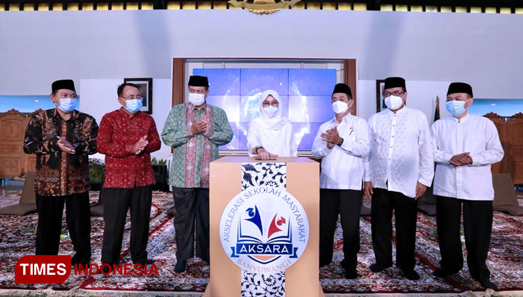 Bupati Banyuwangi Ipuk Fiestiandani Azwar Anas saat meluncurkan program AKSARA (FOTO : Rizki Alfian/ TIMES Indonesia)